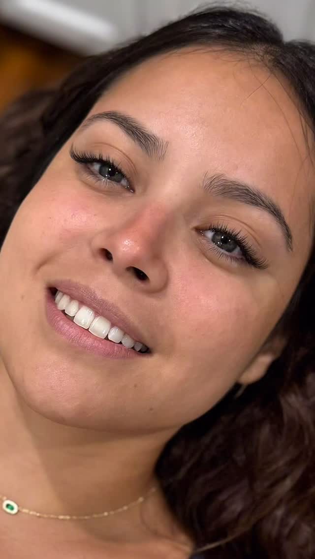 Classic lashes with subtle eyeliner effect